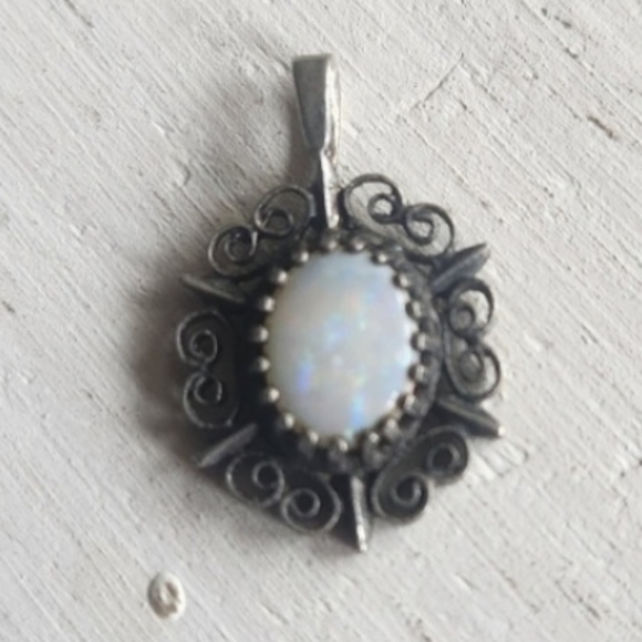 Vintage Opal Pendant - Picture 1 of 3